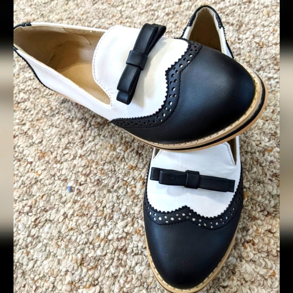 Vintage Style Casual Brogue Women Low Heels Shoes.Size41.  Fit more like a 9.5.